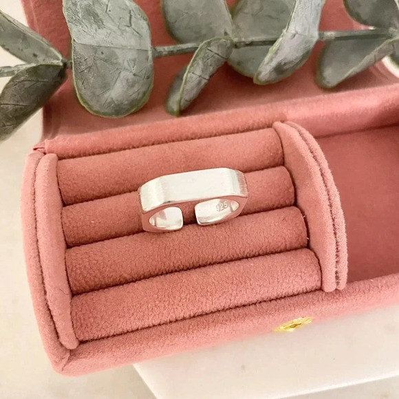 925 Sterling Silver Bar Ring Minimalist Dainty Bar Ring Brushed Silver Ring - Picture 3 of 9